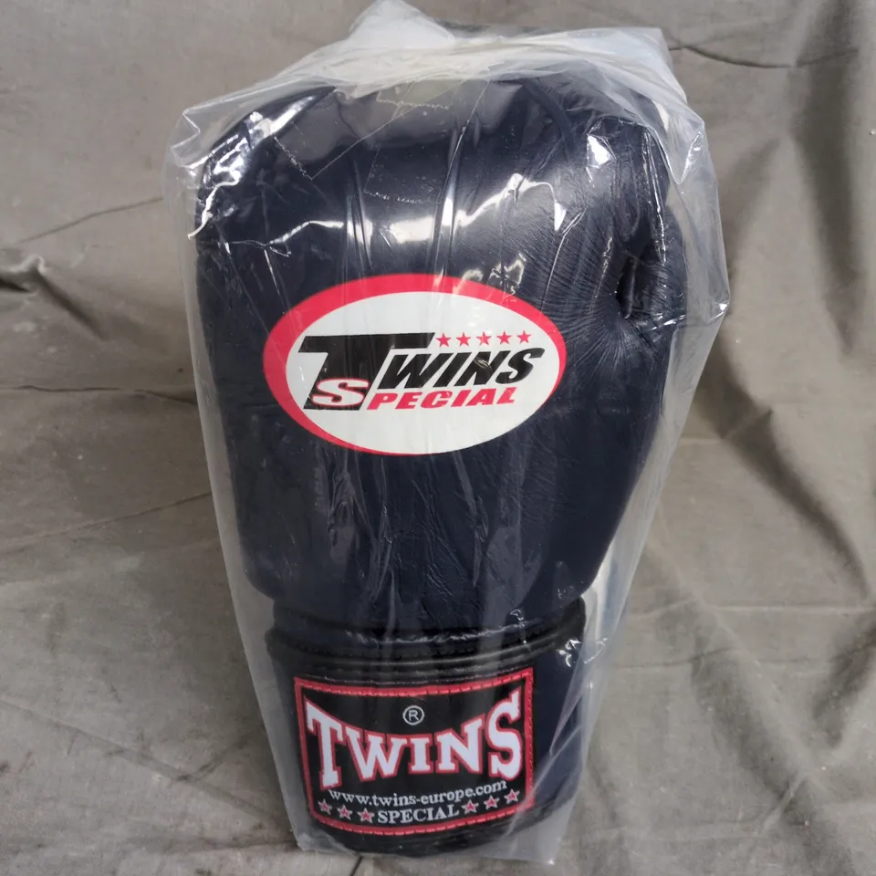 TWINS SPECIAL 14OZ GLOVES IN NAVY