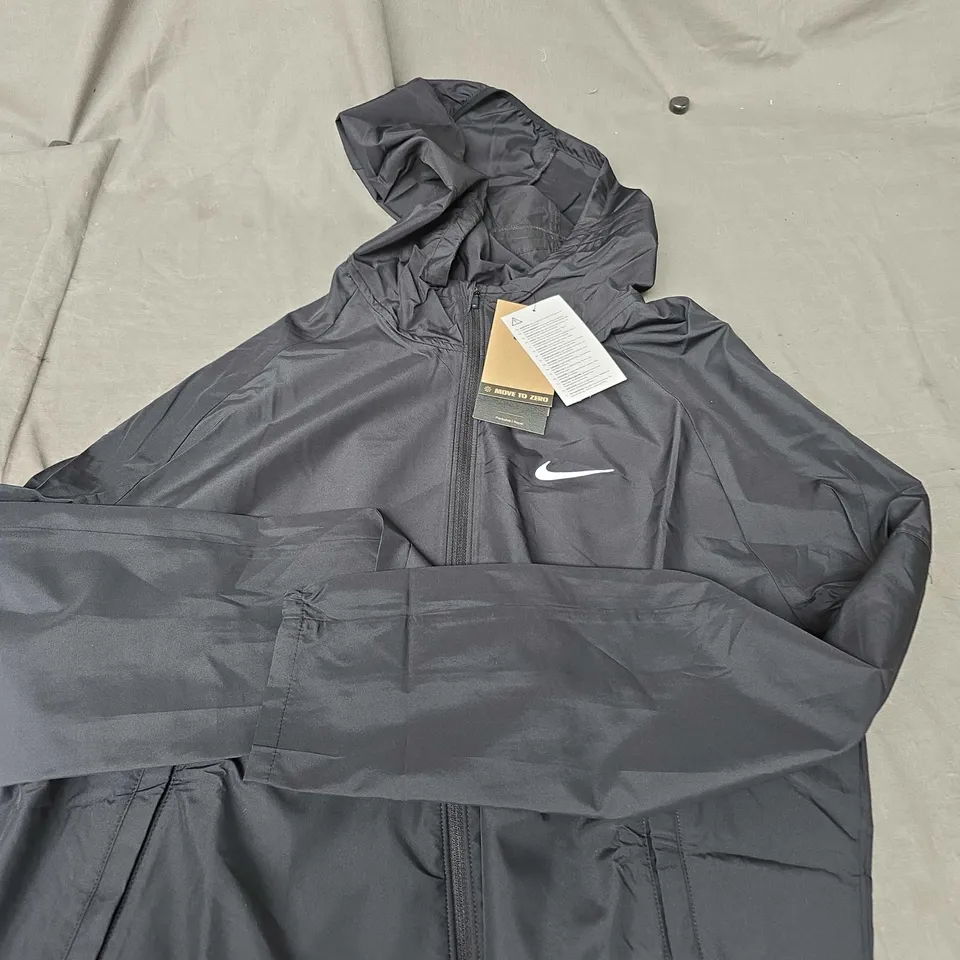 NIKE MENS RUNNING JACKET IN BLACK - M