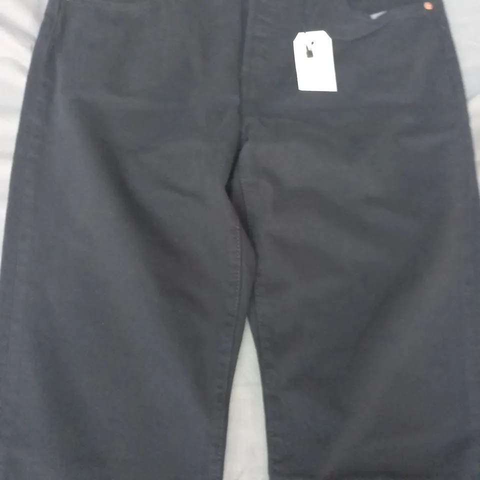 LEVI'S 501 ORIGINAL CROPPED STRAIGHT LEG JEANS IN BLACK SIZE 32/28