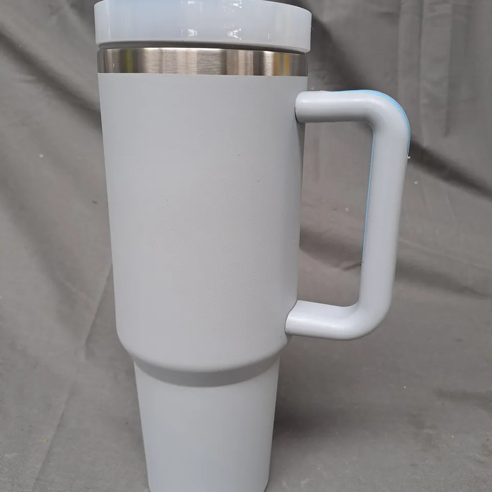 UNBRANDED STAINLESS STEEL TRAVEL DRINKS BOTTLE IN GREY