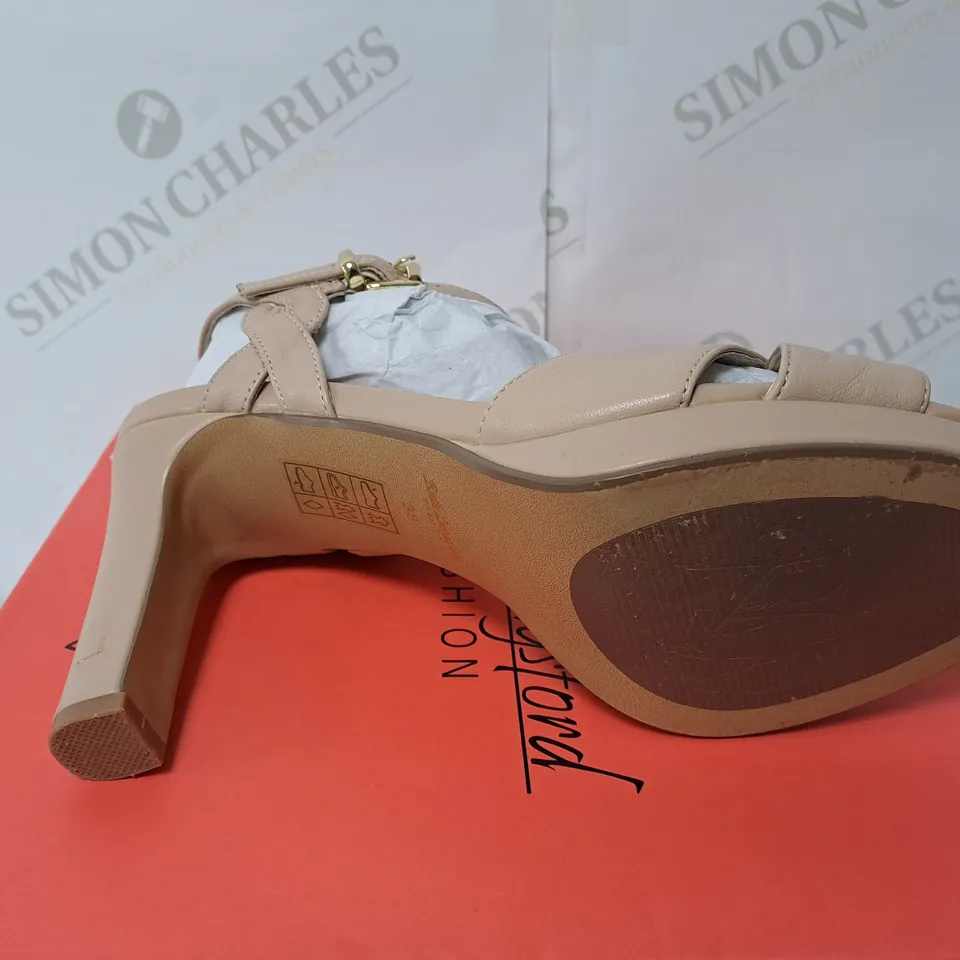 RUTH LANGSFORD BOXED HEELED SANDAL BIEGE SIZE 5