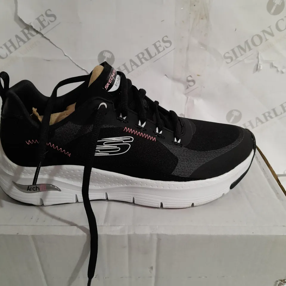 SKETCHERS ARCH FIT MONO LACE-UP TRAINER UK SIZE 5.5