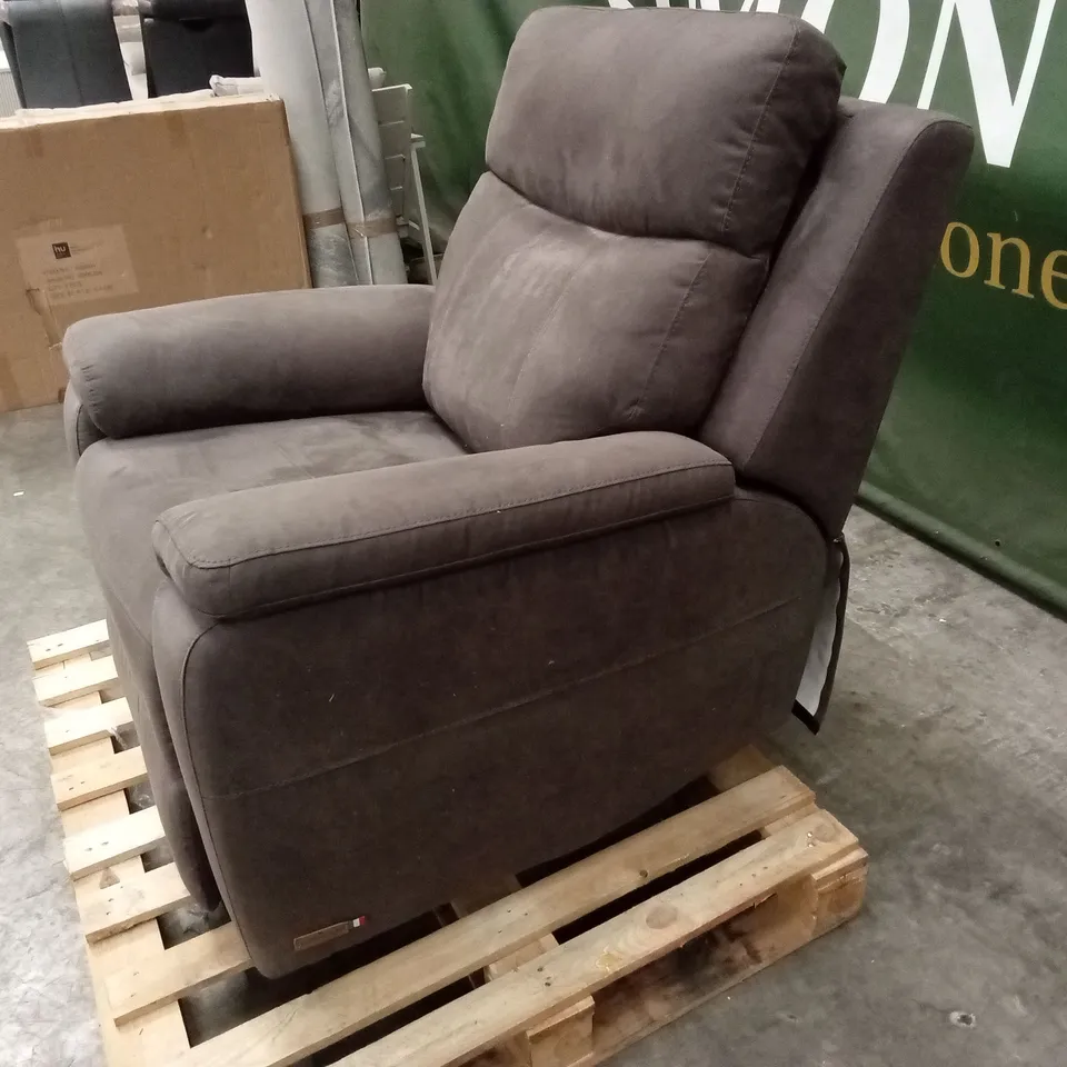 QUALITY DESIGNER POWER RECLINER ARMCHAIR