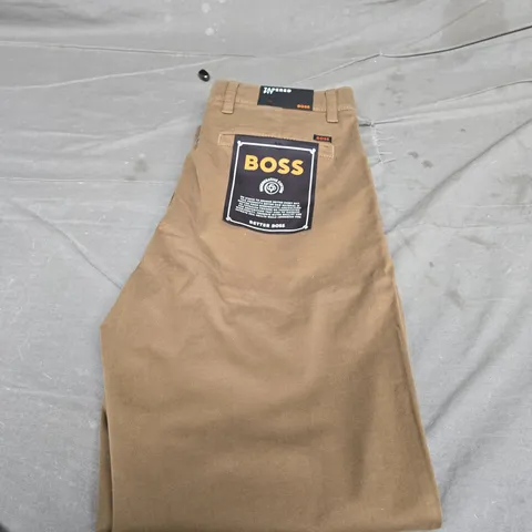 HUGO BOSS TAPERED FIT TROUSERS - SIZE W32