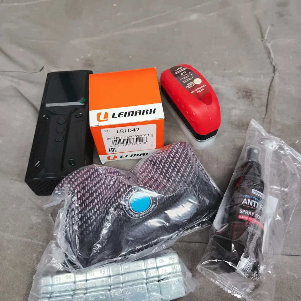 APPROXIMATELY 15 ASSORTED VEHICLE PARTS/ACCESSORIES TO INCLUDE WHEEL BEARING WEIGHTS, REVERSE LIGHT SWITCH, ANTI-FOG ETC 