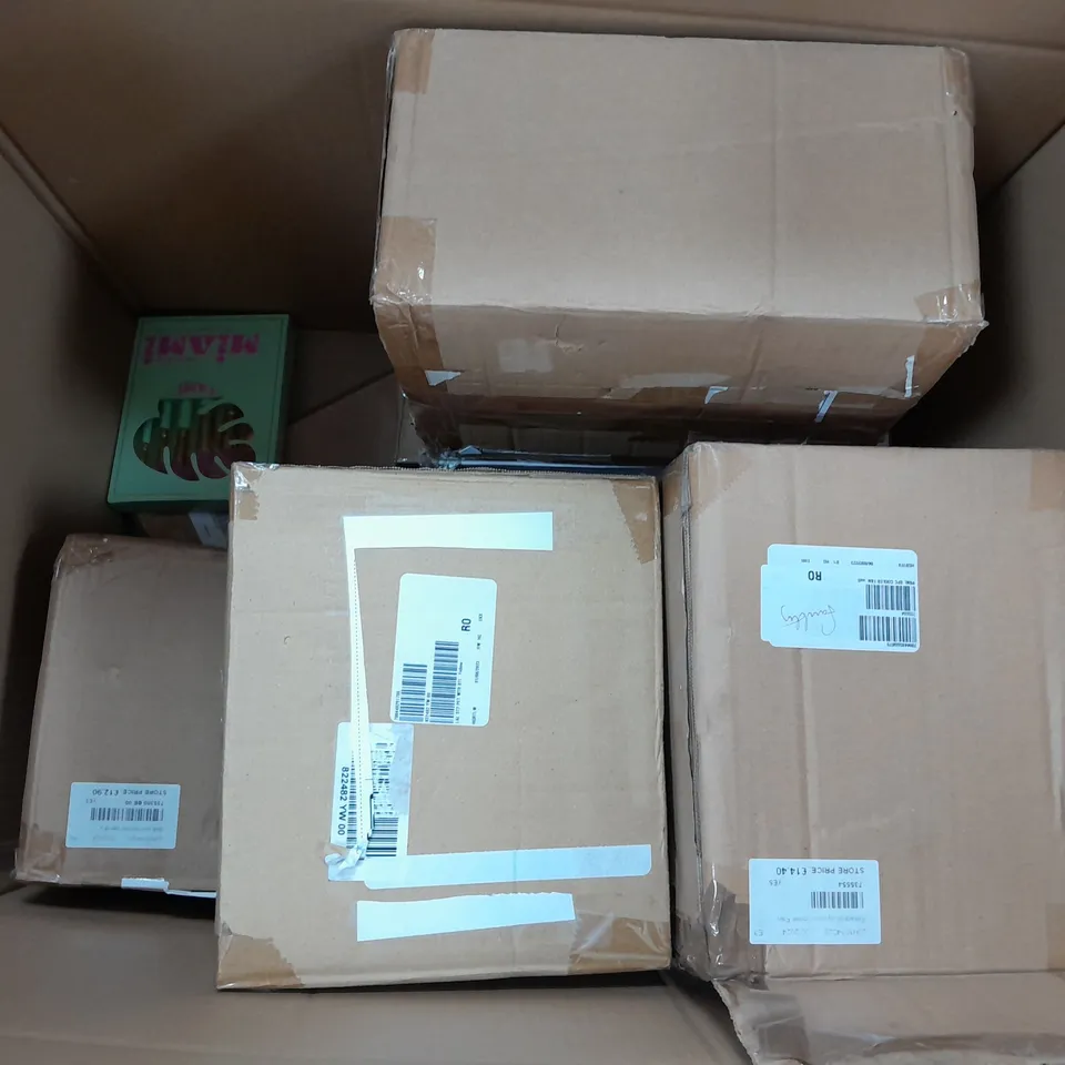 APPROXIMATELY 9 ASSORTED ITEMS TO INCLUDE COOLINGFAN, SOLARLIGHTS, MAKEUP BRUSHES, ETC