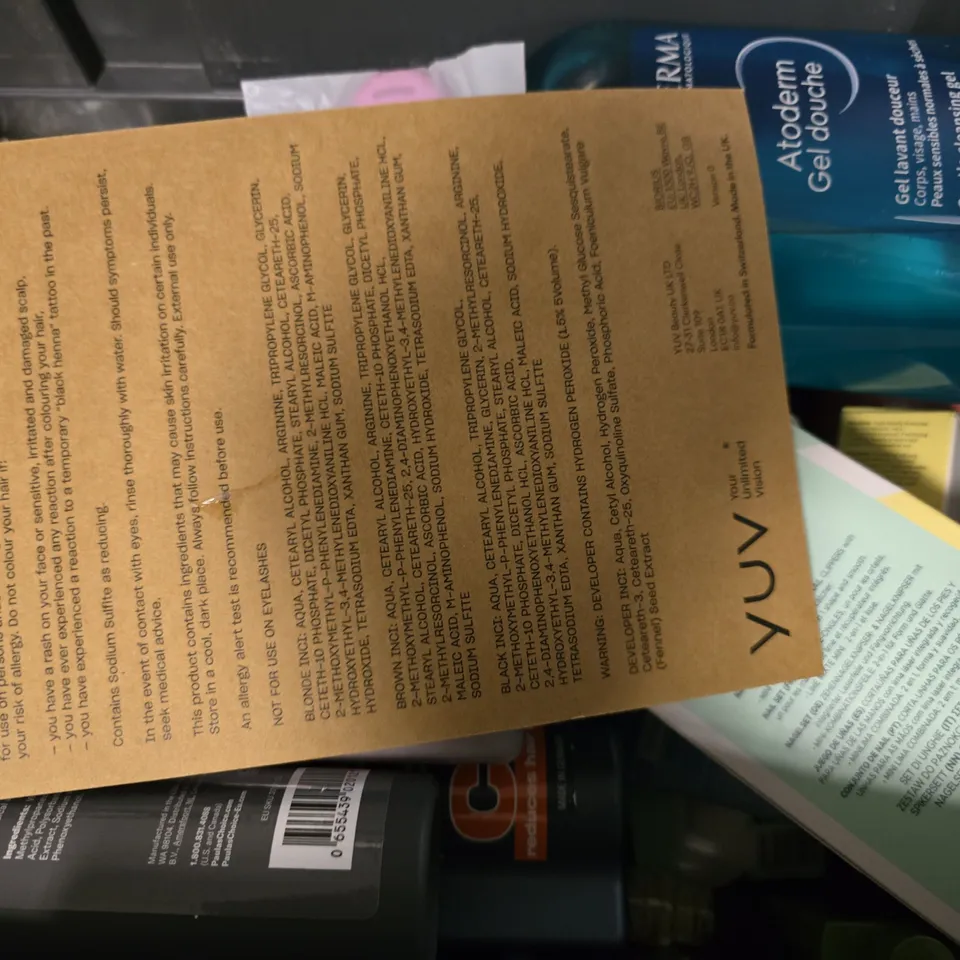 APPROXIMATELY 15 ASSORTED HEALTH & BEAUTY ITEMS TO INCLUDE - L'OREAL BARBER CLUB , TRUYU , WHITENING PULLING OIL ETC