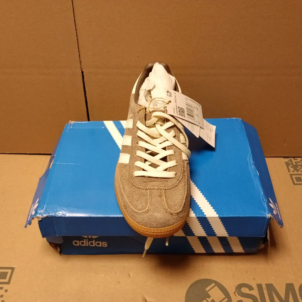 BOXED PAIR OF ADIDAS HANDBALL SPEZIAL WOMENS TRAINERS IN BROWN - UK 5