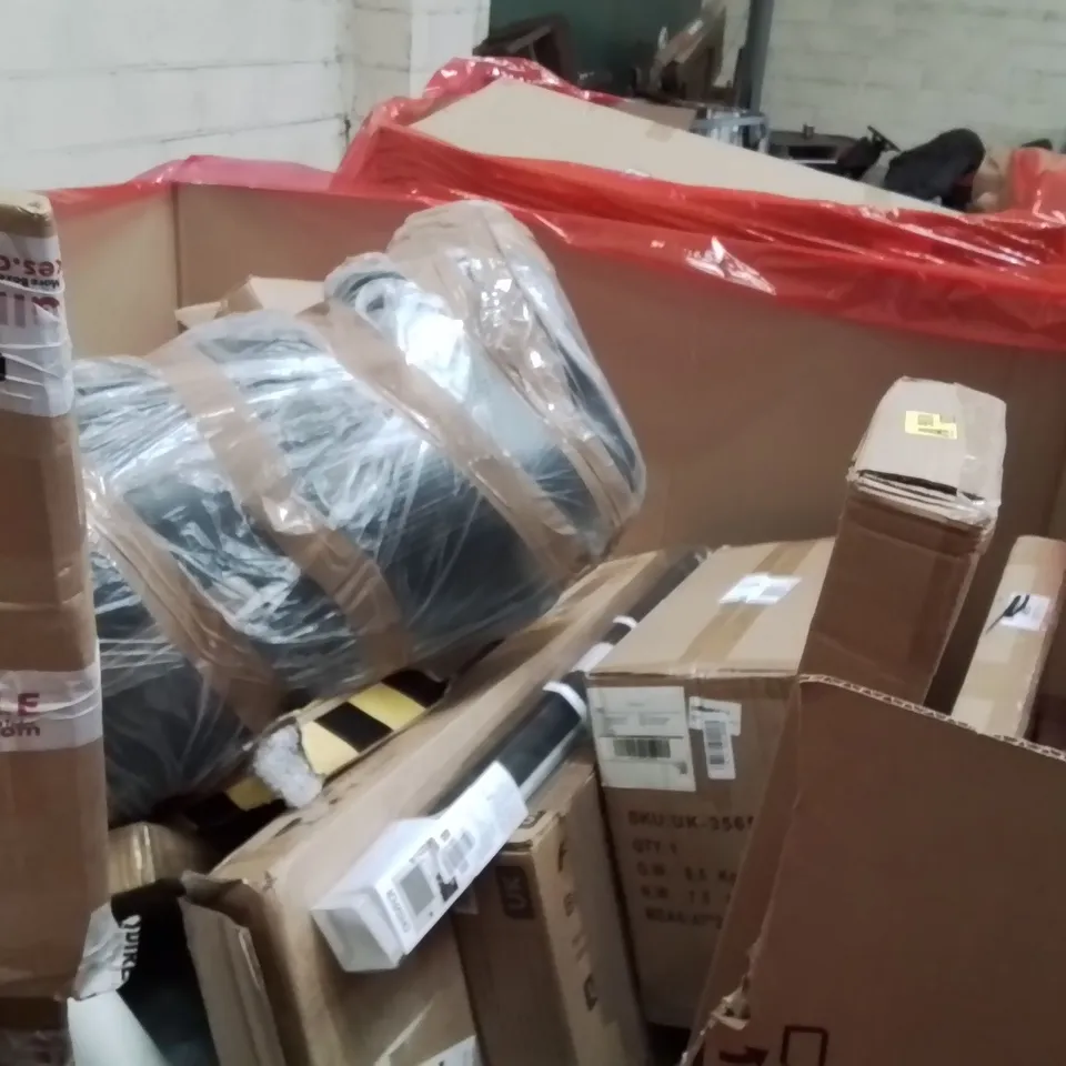 PALLET OF ASSORTED HOUSEHOLD GOODS AND PRODUCTS TO INCLUDE;TOILET SEAT,VIOLIN,MIRROR 