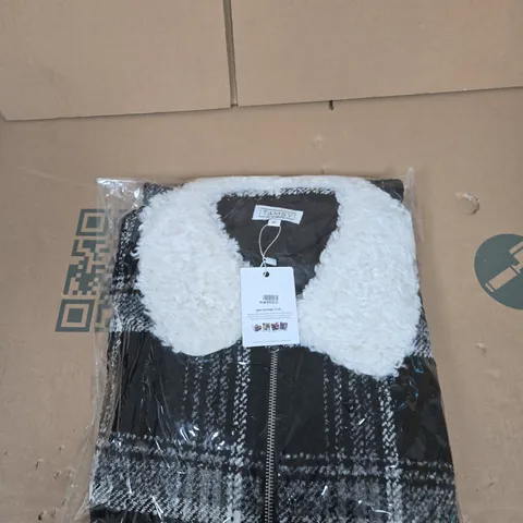 BOX OF APPROXIMATELY 20 TAMSY PLAID FAUX FUR COLLAR JACKETS SIZE XL
