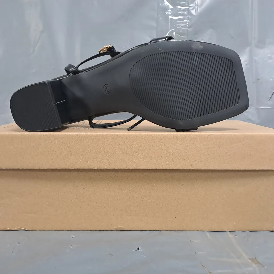 BOXED PAIR OF UNBRANDED OPEN TOE BLOCK HEEL SANDALS IN BLACK SIZE EU 38