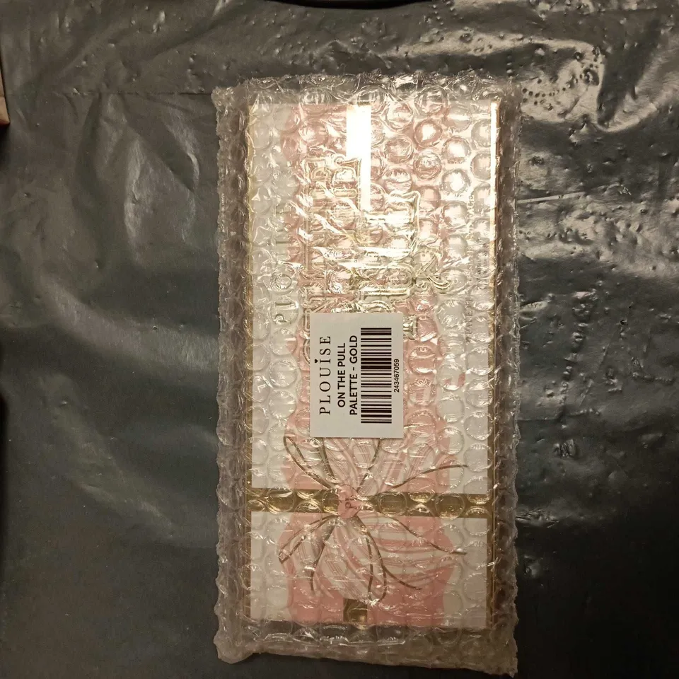 PLOUISE MAKE-UP BRUSH SET (3 BRUSHES) – PINK BOX + ASSORTED BEAUTY ITEMS