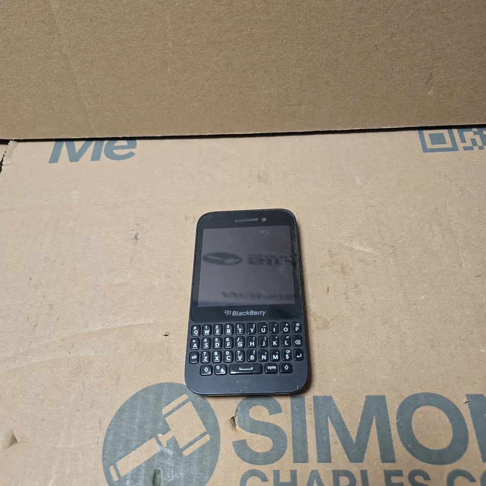 BLACKBERRY Q5 BLACK SMARTPHONE