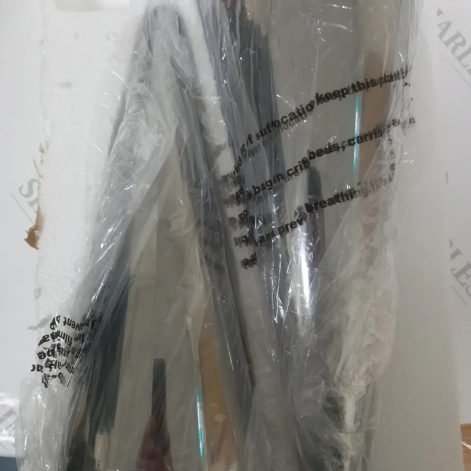 BOXED KELLY HOPPEN SET OF 2 INDOOR/OUTDOOR PRELIT GLASS DECOR - REFLECTIVE CONES