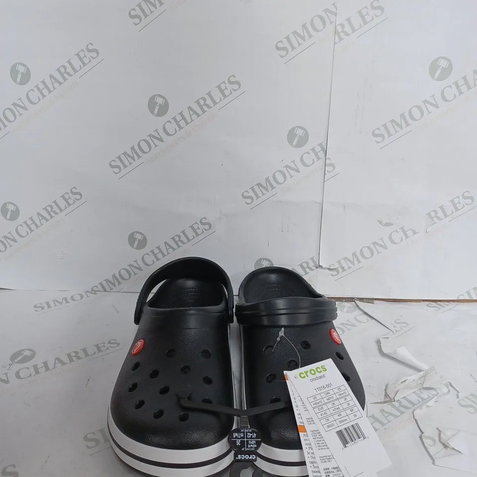CROCS RELAXED FIT IN BLACK & WHITE - UK 7/8