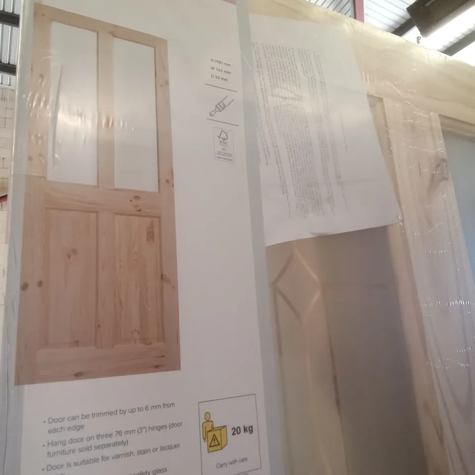 PACKAGED 4 PANEL KNOTTY PINE GLAZED INTERNAL DOOR