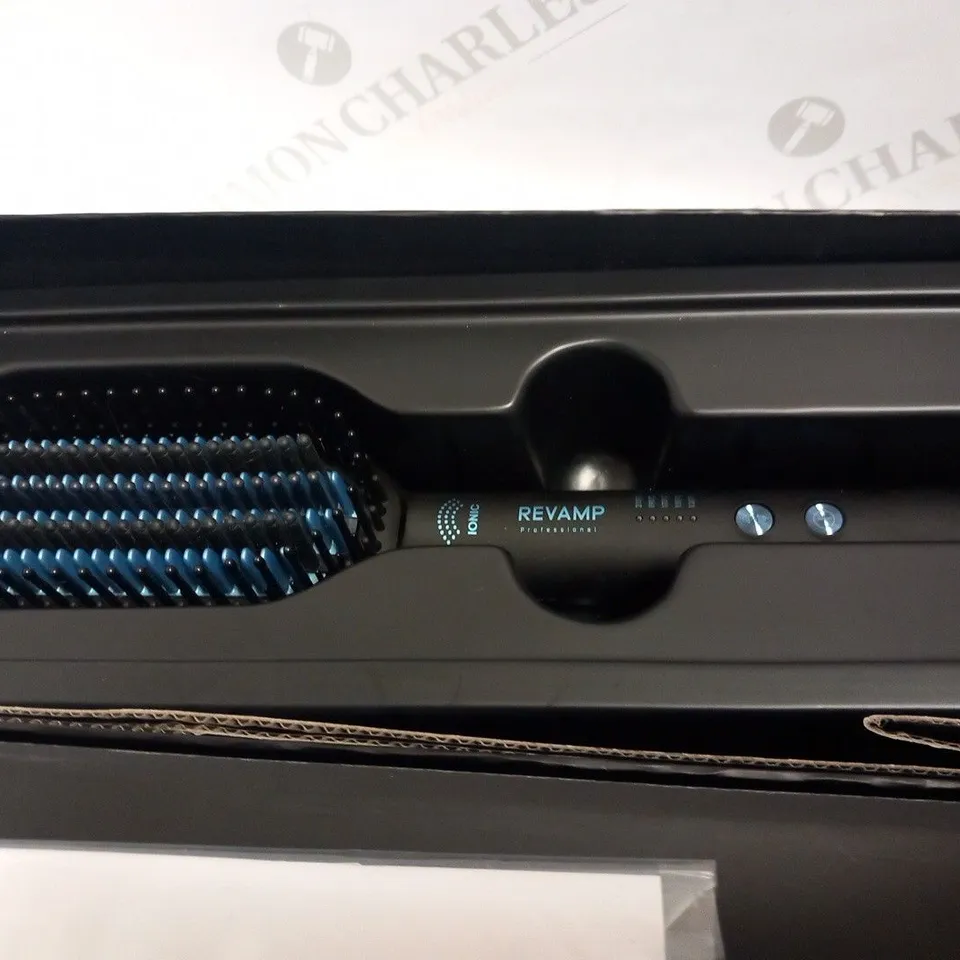 BOXED REVAMP PROFESSIONAL PROGLOSS DEEPFORM BRUSH CERAMIC STRAIGHTENING BRUSH