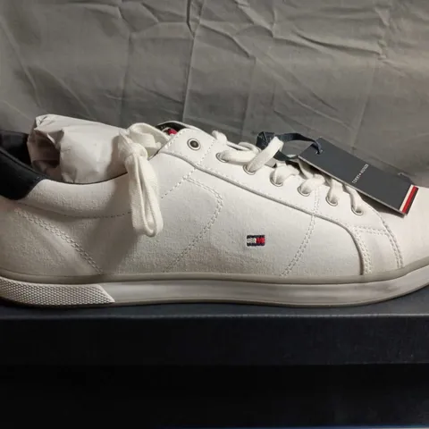 BOXED PAIR OF TOMMY HILFIGER WHITE LOW-TOP SNEAKERS - UK SIZE 11