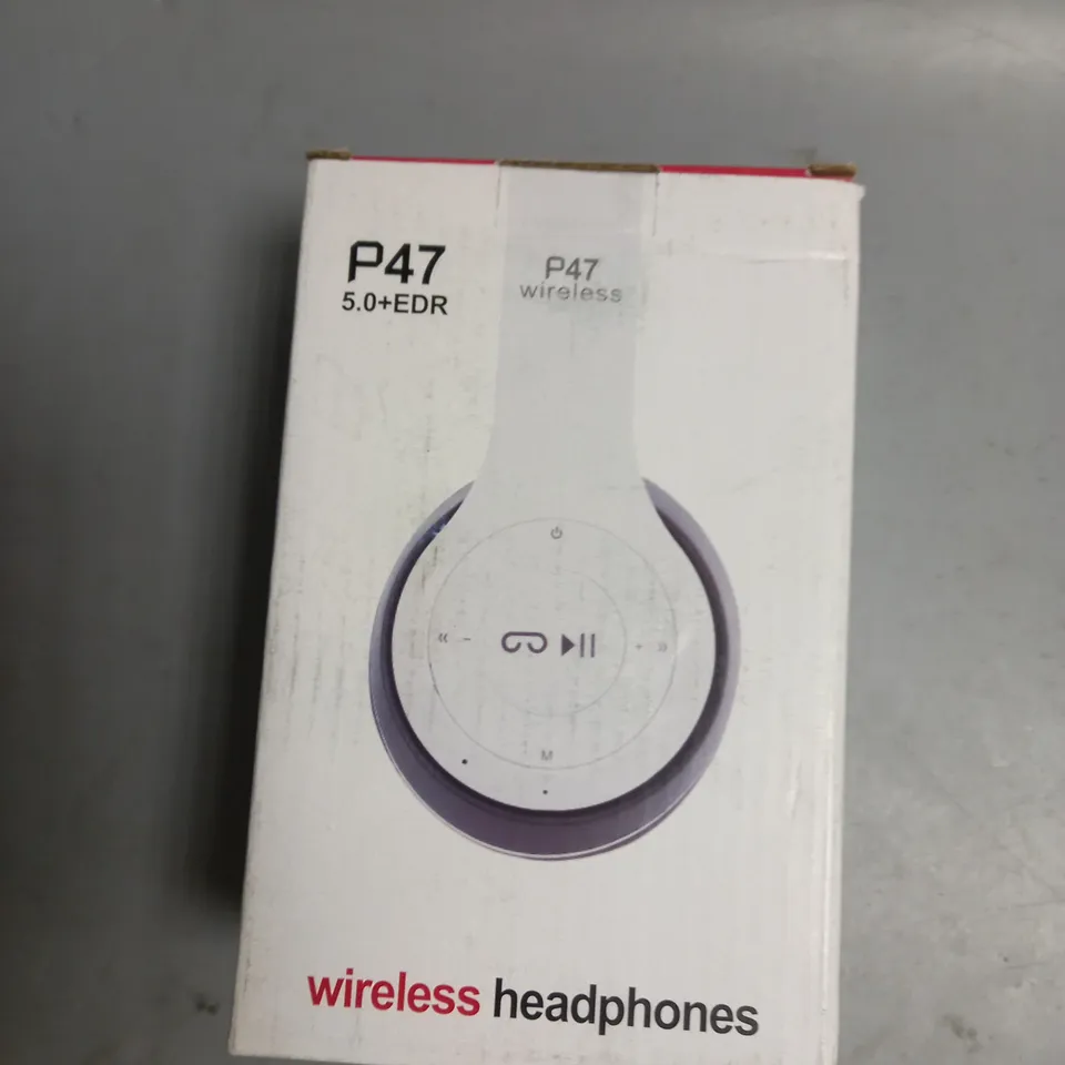 P47 WIRELESS HEADPHONES IN WHITE AND BLACK