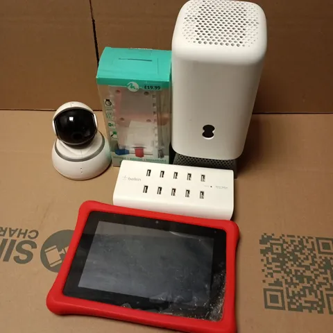 APPROXIMATELY 10 ASSORTED ELECTRICAL ITEMS TO INCLUDE BELKIN 10 PORT USB CHARGER, NABI TABLET, YI DOME CAMERA, ETC