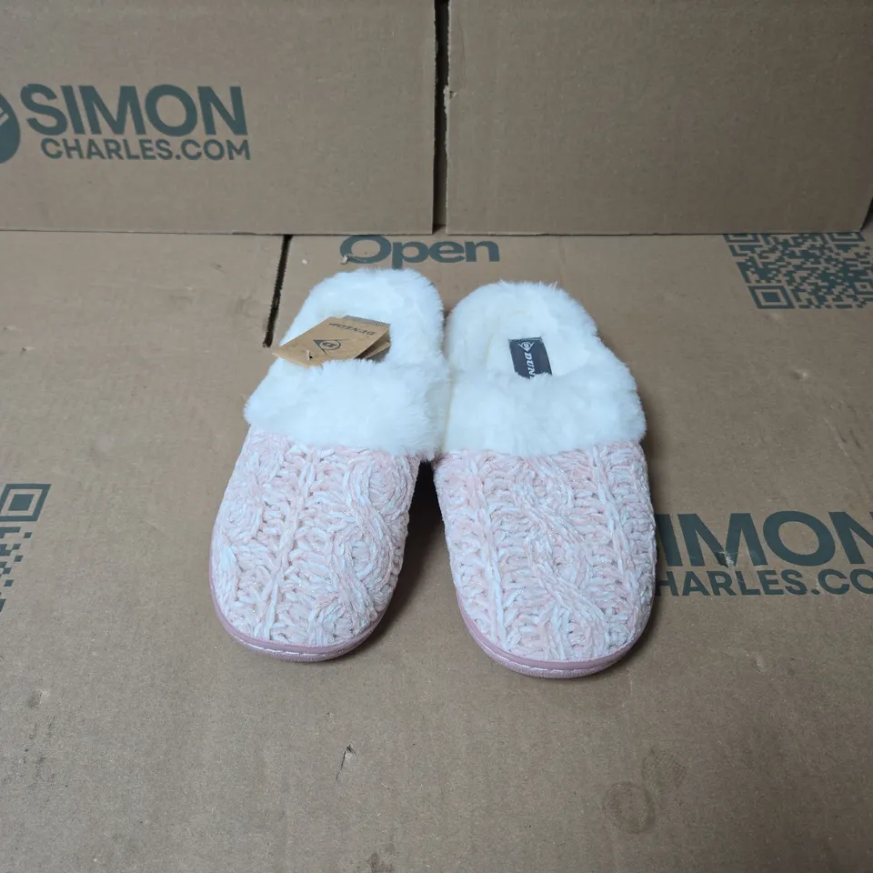 DUNLOP PINK/WHITE SLIPPERS WITH TAGS. SIZE 3 UNBOXED