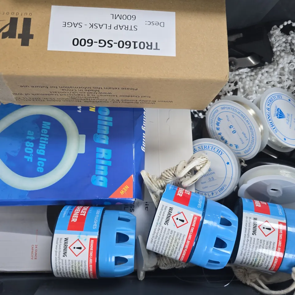 APPROXIMATELY 10 ASSORTED HOUSEHOLD ITEMS TO INCLUDE WINE AERATOR, MILK FROTHER, ETC
