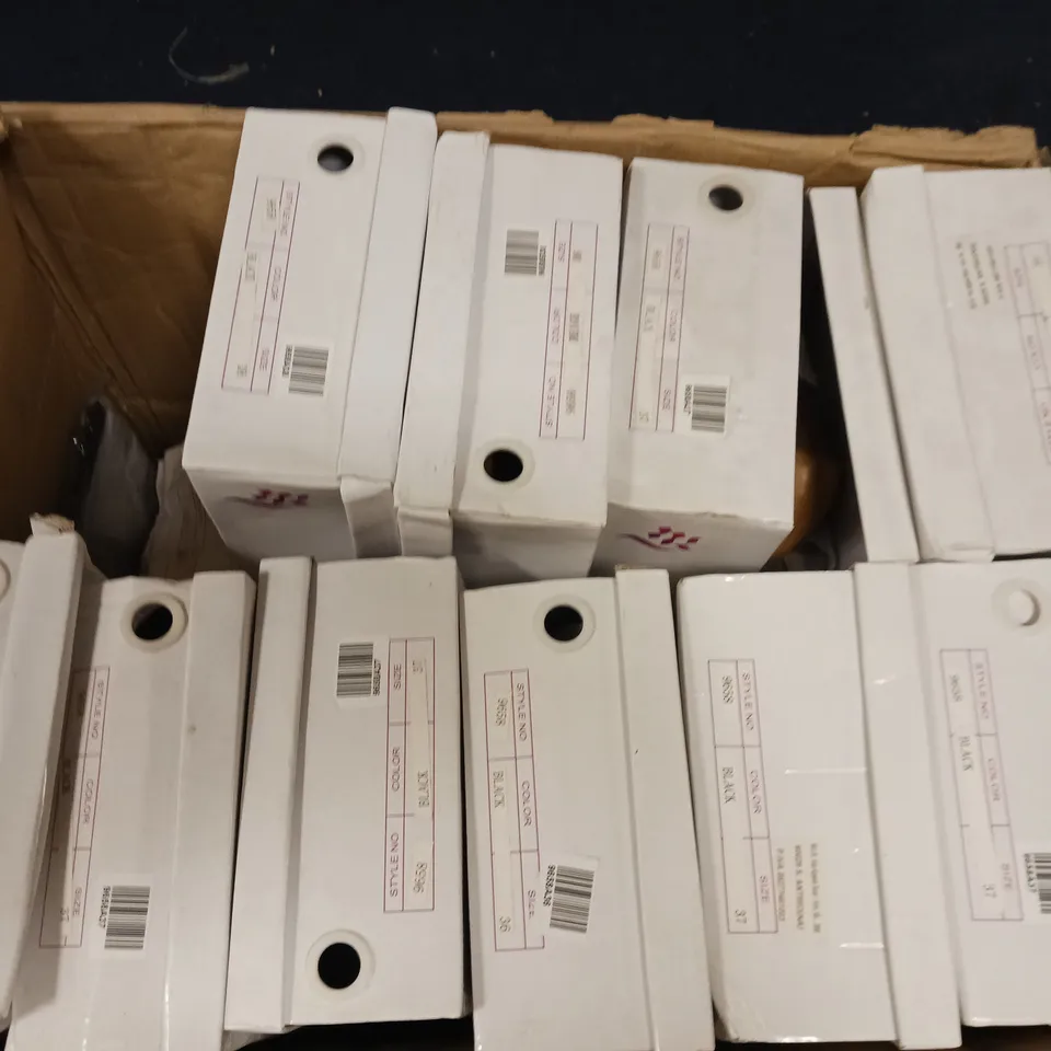 LOT OF 18 BOXED PAIRS OF LAVANDA HEELED SHOES - VARIOUS SIZES