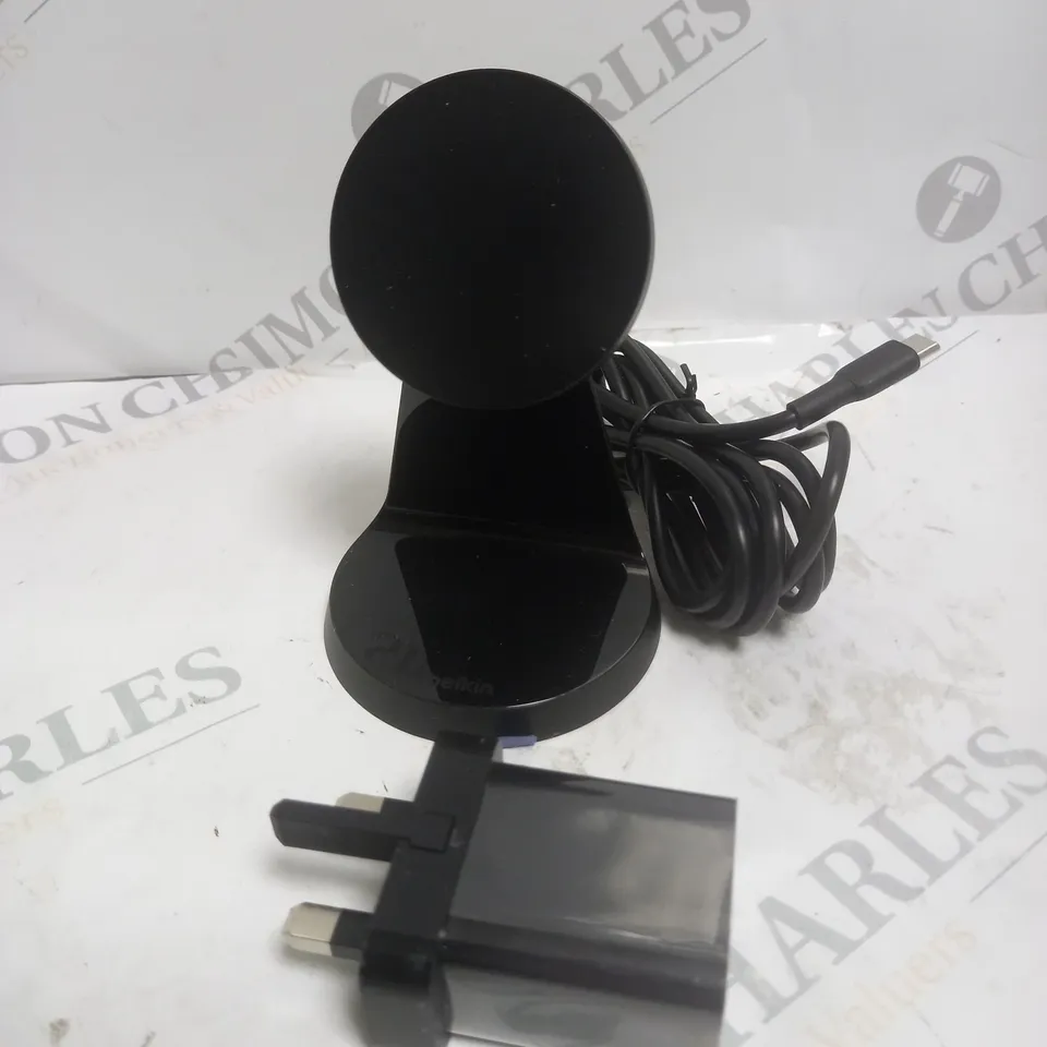 BOXED BELKIN BOOST CHARGE MAGNETIC WIRELESS CHARGING STAND 