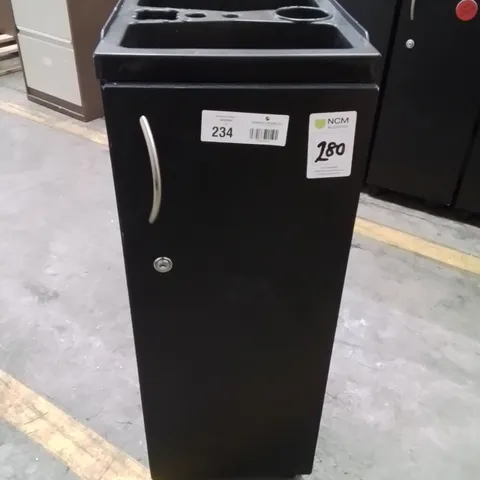 BLACK SALON/STYLING TROLLEY 
