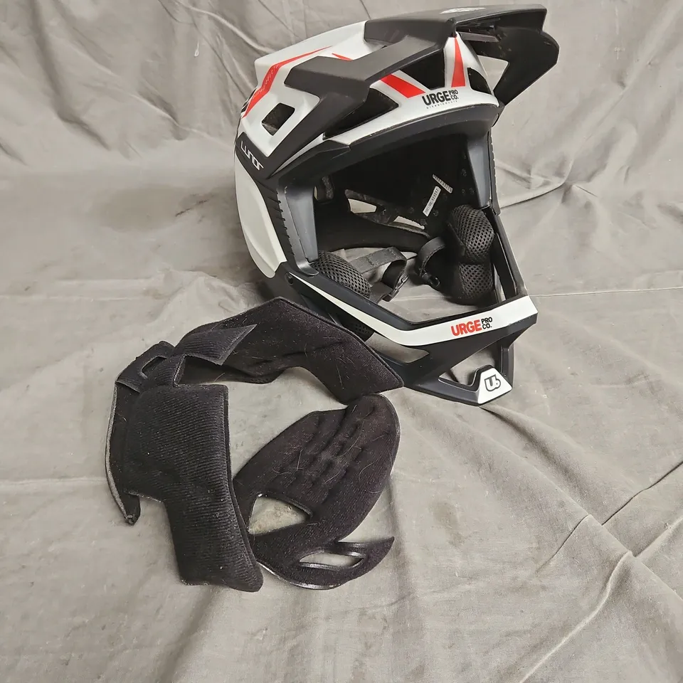URGE PRO CO. LUNAR ENDURO MOUNTAIN BIKE HELMET IN BLACK/WHITE SIZE S/M