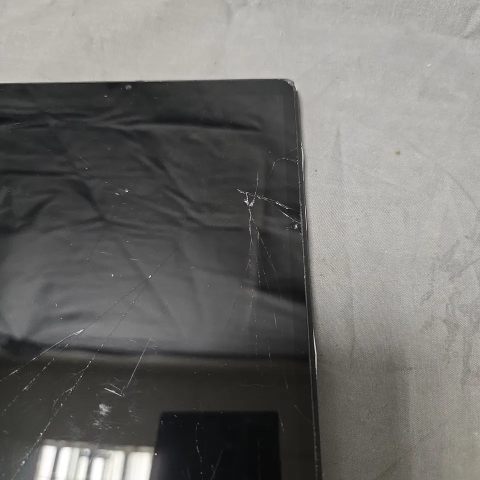 LENOVO TABLET – BLACK/SILVER, CRACKED SCREEN