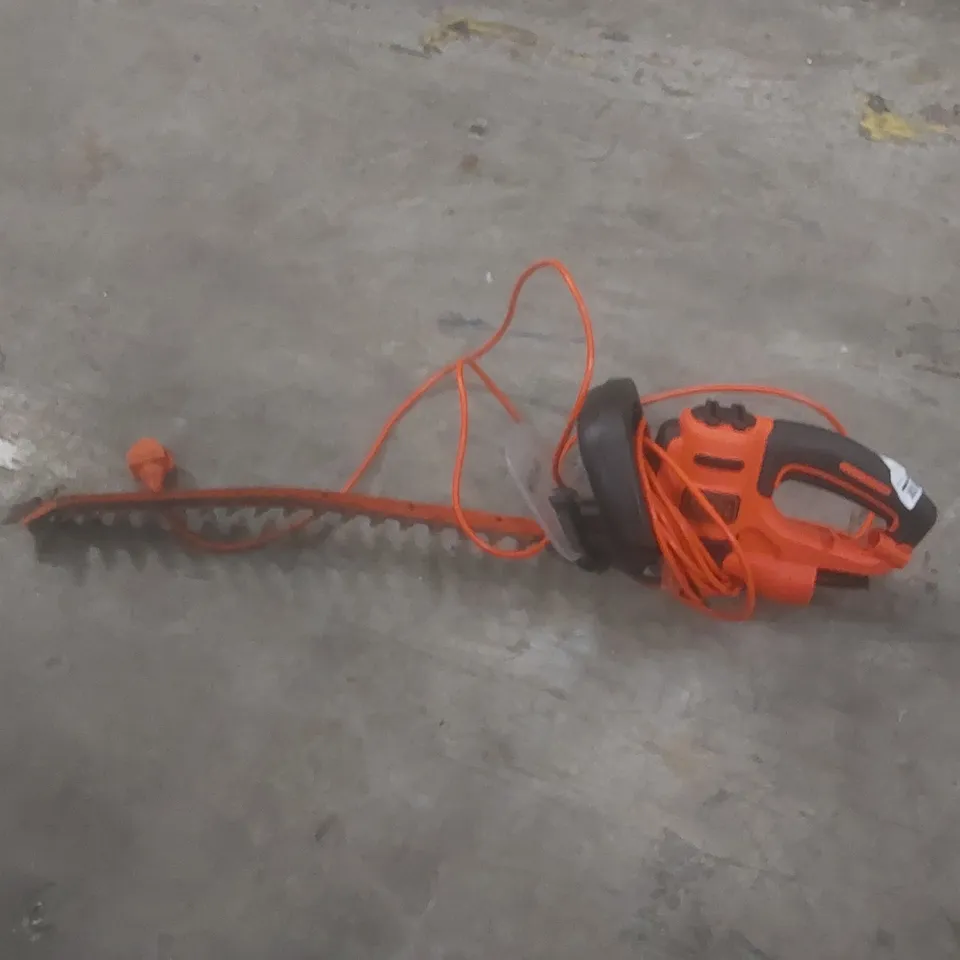 BLACK AND DECKER 500-WATT HEDGE TRIMMER 