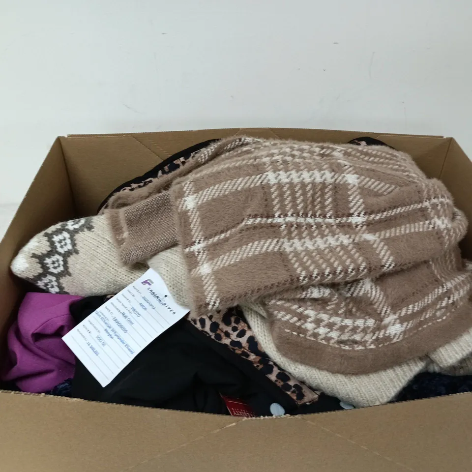 BOX OF APPROXIMATELY 15 ASSORTED CLOTHING ITEMS OF VARIOUS STYLES AND SIZES TO INCLUDE KNITTED CARDIGANS ETC