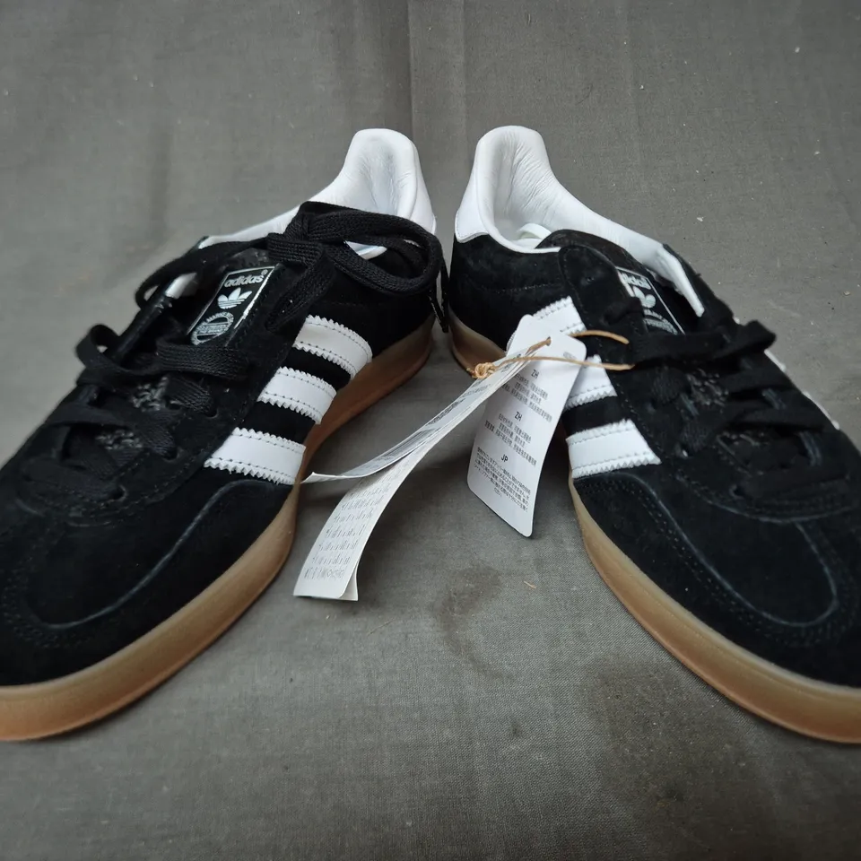 BOXED PAIR OF ADIDAS GAZELLE INDOOR SHOES IN BLACK/WHITE UK SIZE 4.5