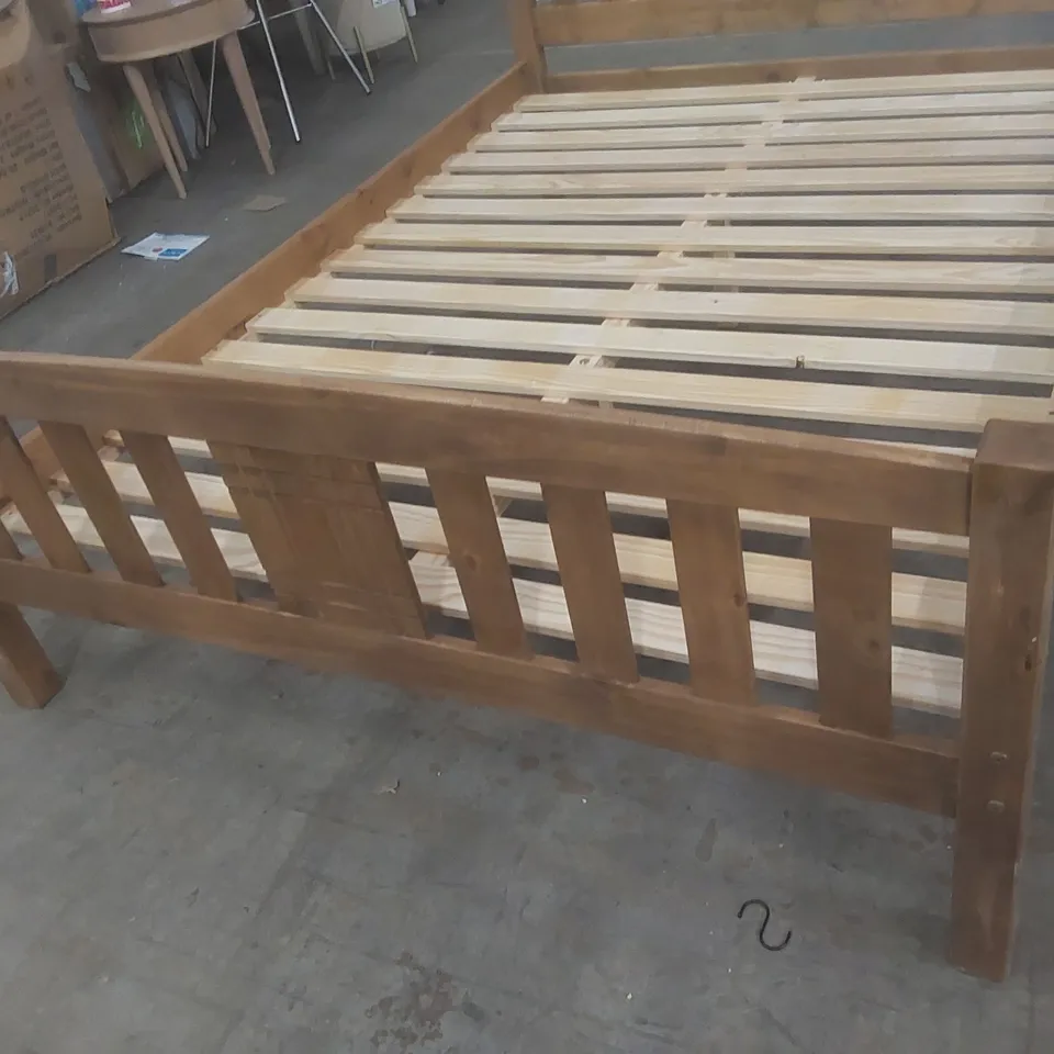 CHESAPEAKE BED FRAME SIZE: DOUBLE (4'6)