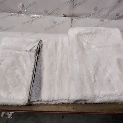 BOXED SOLID MACHINE WOMEN / POWER LOOMED OFF-WHITE RUG - 4 x 6'