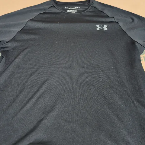 UNDER ARMOUR BLACK LONG-SLEEVE PERFORMANCE T-SHIRT - SIZE S