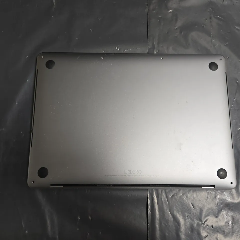 APPLE MACBOOK PRO (A1706)