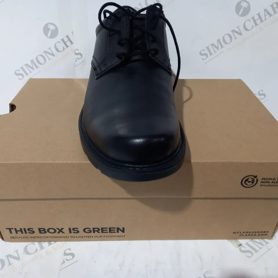 BOXED PAIR OF CLARKS KERTON LACE UP SHOES IN BLACK UK SIZE 9