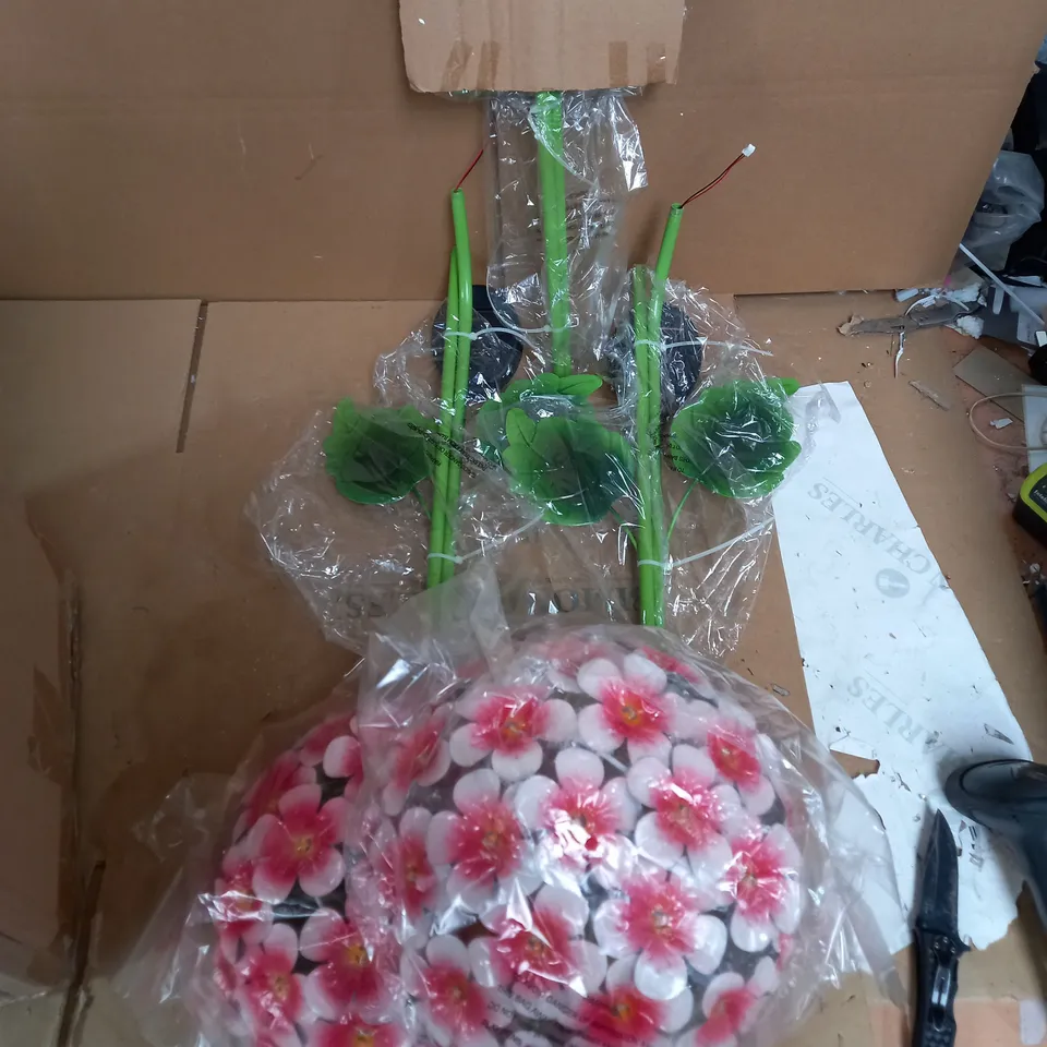 SOLITHIA SET OF 2 28 LED HYDRANGEA SOLAR LIGHTS