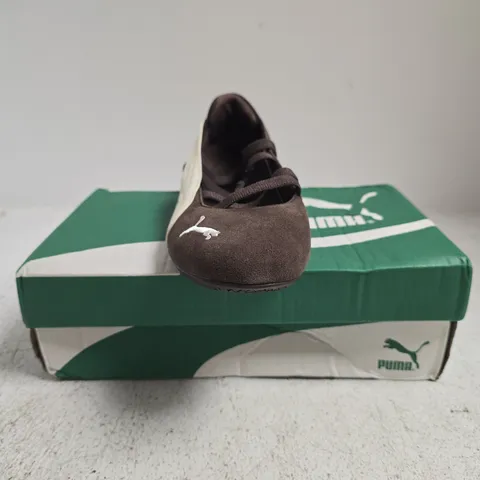 BOXED PAIR OF PUMA SPEEDCAT BALLET SHOES IN BROWN/WHITE SIZE UK 4.5