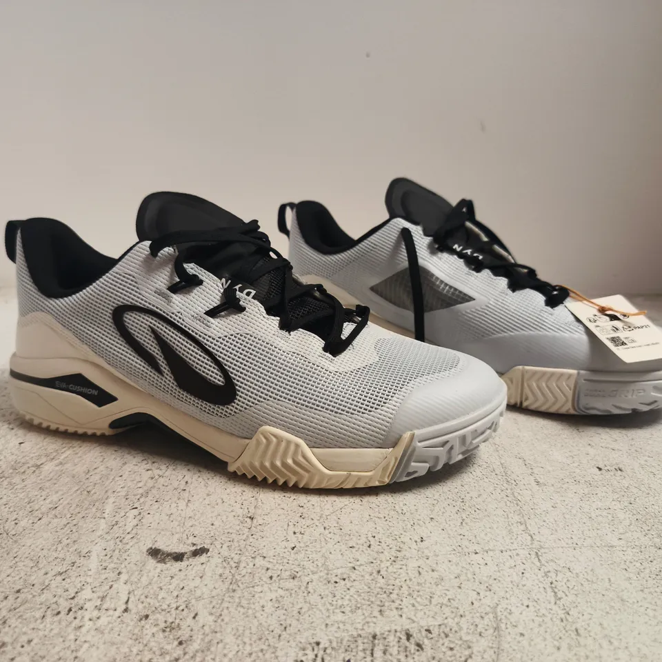 BOXED PAIR OF DECATHLON TRAINERS IN WHITE/BLACK SIZE UK 8