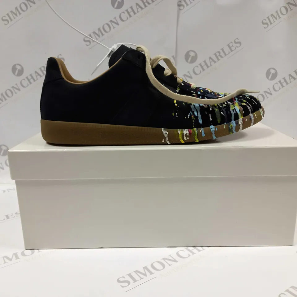 BOXED PAIR OF HERVIA MAISON MARGIELA SHOES UK SIZE 9 