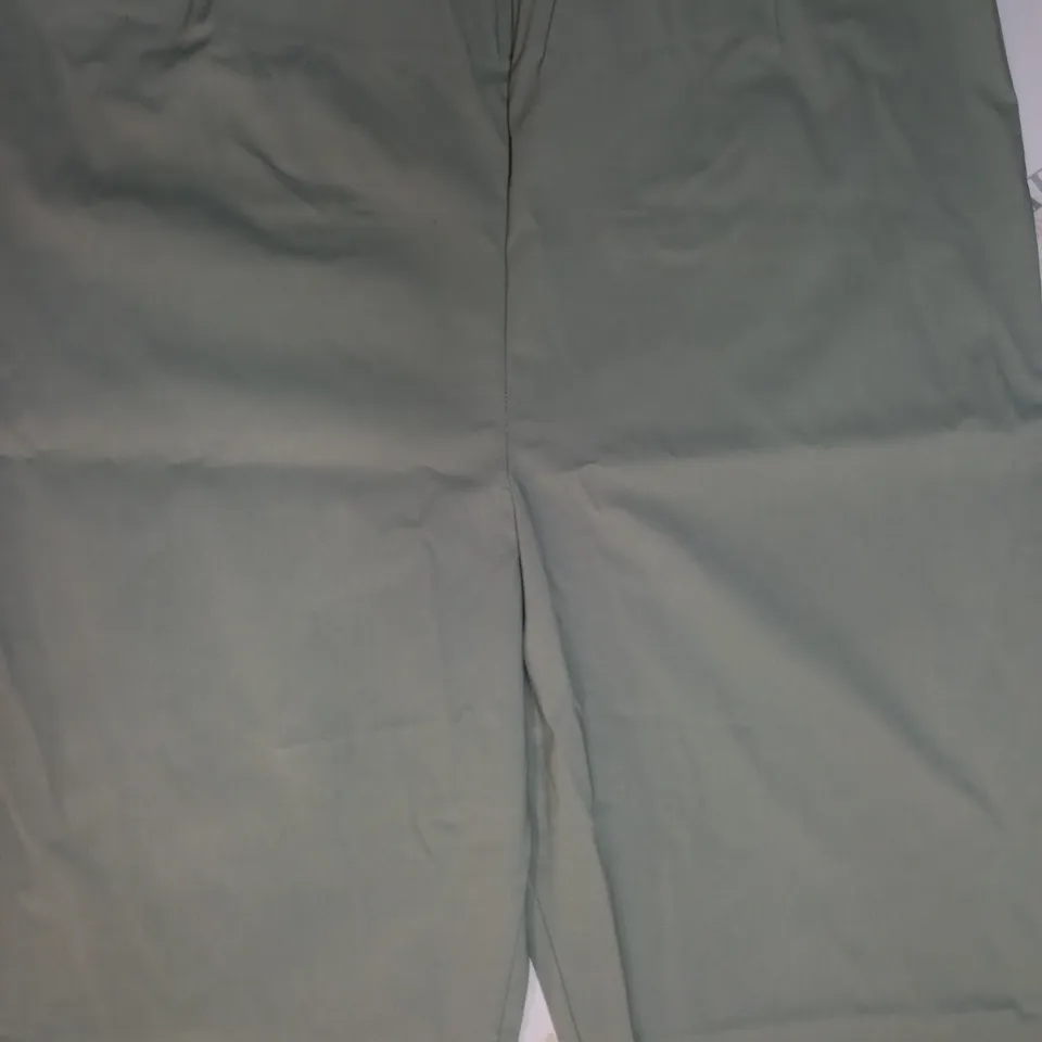 MAISON DE NIMES STRETCH CAPRI PANTS IN SAGE COLOUR SIZE XL
