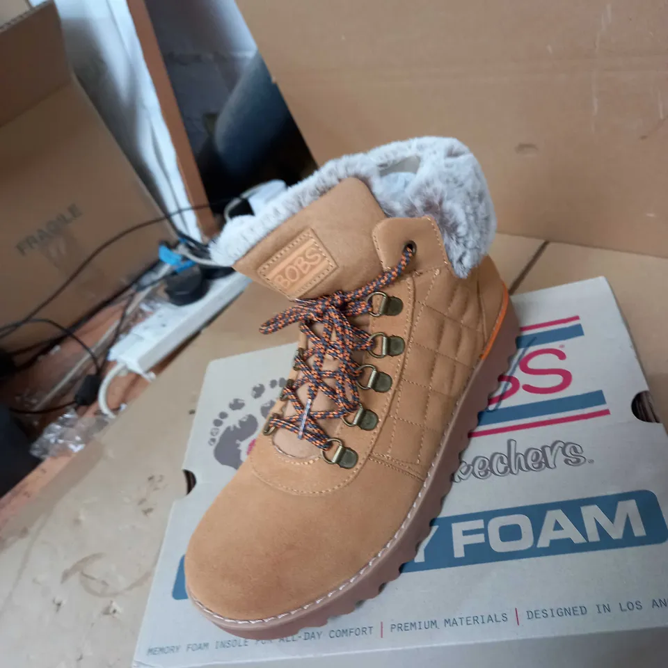 SKETCHERS BOBS GINGER BOOTS SIZE 6 