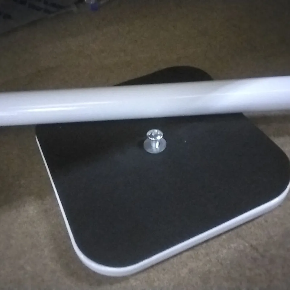 BOXED TAURUS MUG TREE TOWEL HOLDER COLOUR WHITE 