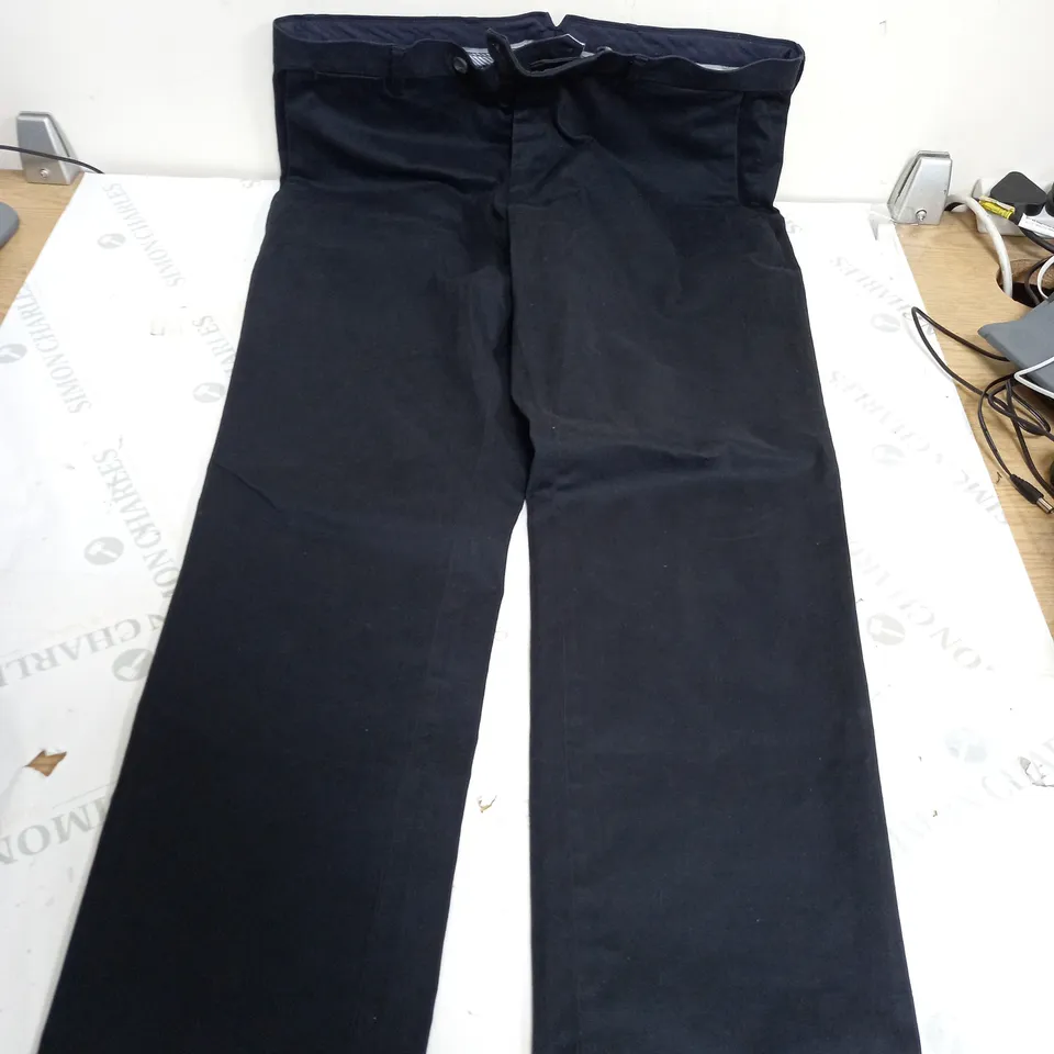 MOSS SLIM FIT PANTS IN NAVY - W34S
