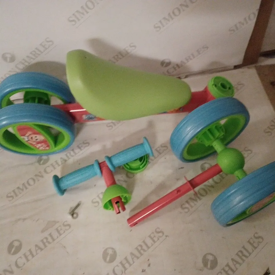 COCOMELON BOBBLE RIDE ON  RRP £39.99