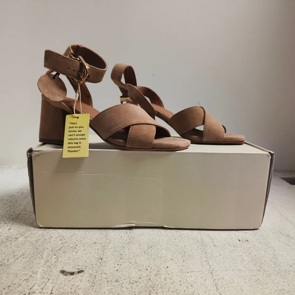 BOXED PAIR OF OFF THE HOOK OPEN TOE BLCOK HEEL SANDALS IN TAUPE SIZE UK 4