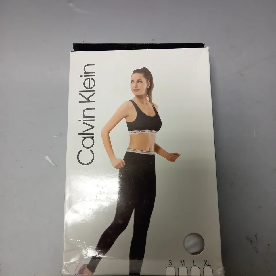 BOXED CALVIN KLEIN SPORTS BRA AND LEGGINGS IN WHITE - MEDIUM